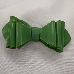 Vintage Green Plastic Bow Brooch Mid Century Accordion Layered Pin Accessory